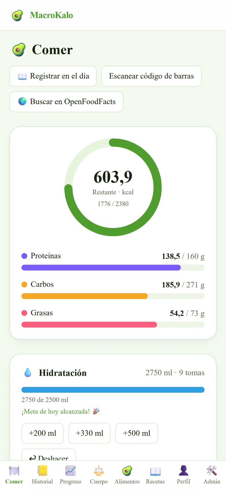 Pantalla principal de MacroKalo en un móvil: anillo de calorías restantes, barras de proteínas, carbohidratos y grasas, y registro de hidratación.