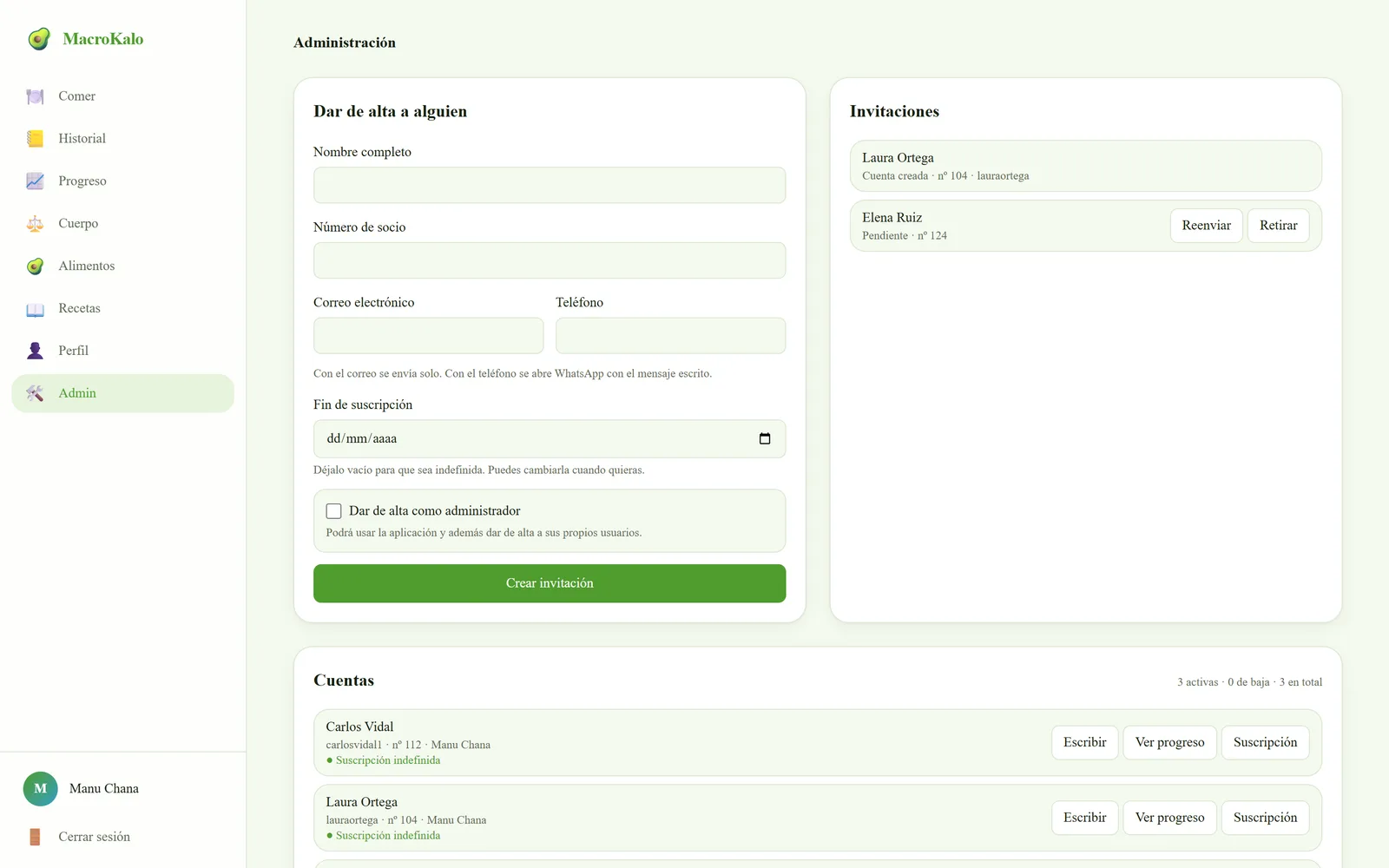 Panel de administración de MacroKalo: formulario para dar de alta a un cliente, lista de invitaciones y lista de cuentas con su estado de suscripción.